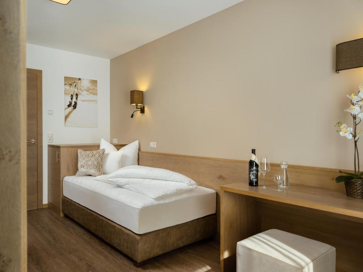 Hotel Wiese Sankt Leonhard im Pitztal Esterno foto