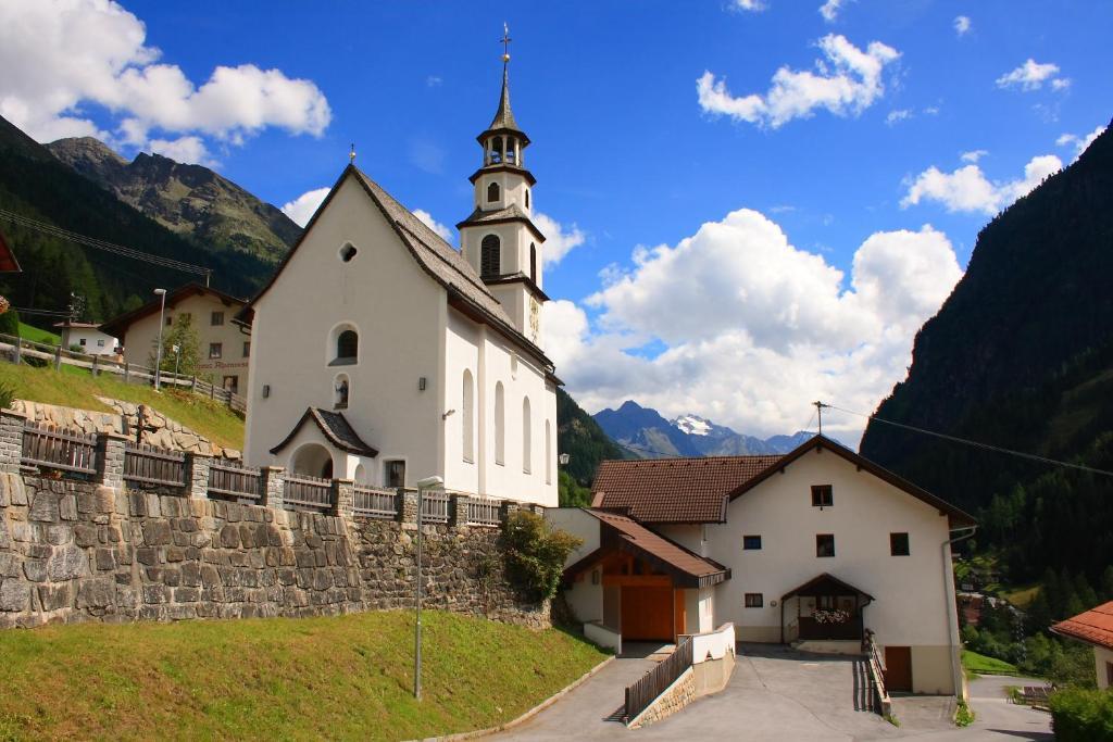 Hotel Wiese Sankt Leonhard im Pitztal Esterno foto
