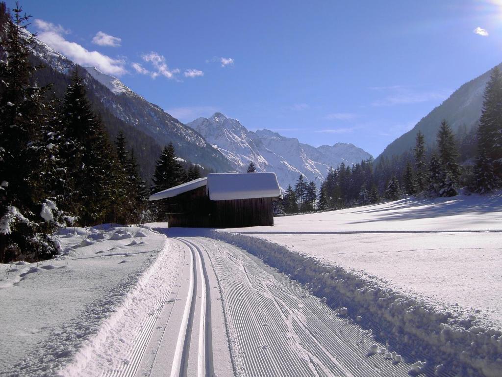 Hotel Wiese Sankt Leonhard im Pitztal Esterno foto